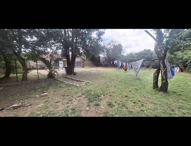 17 BEDROOM HOUSE FOR SALE IN KEMPTON PARK EXT 03